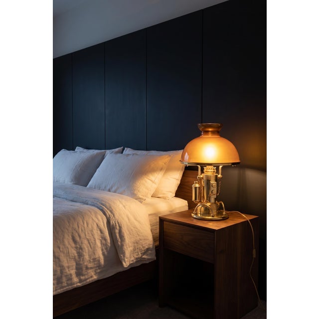 Nautical-style table lamp dating to the 1980s. Its gold-plated metal body draws on the appearance of maritime signal...
