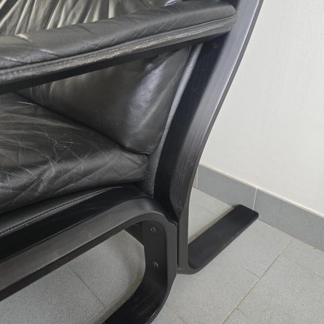 Black Vintage Scandinavian Two-Seater Sofa in Black Leather and Curved Wood, 1970s For Sale - Image 8 of 18
