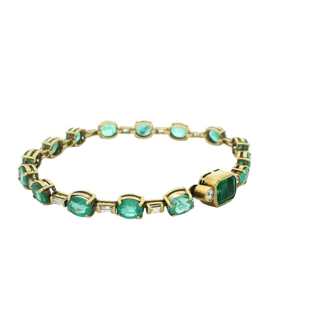 Metal 1990s 18k Yellow Gold Colombian Emerald and Diamond Line Bracelet, 7.5 Inches For Sale - Image 7 of 10