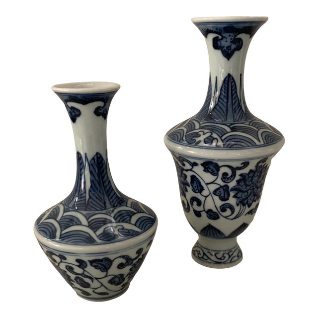 Blue & White Porcelain Chinoiserie Vases Pair For Sale
