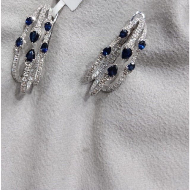 2020s Natural 18k Gold Diamond 0.84ct Blue Sapphire Stud Earrings For Sale - Image 5 of 8