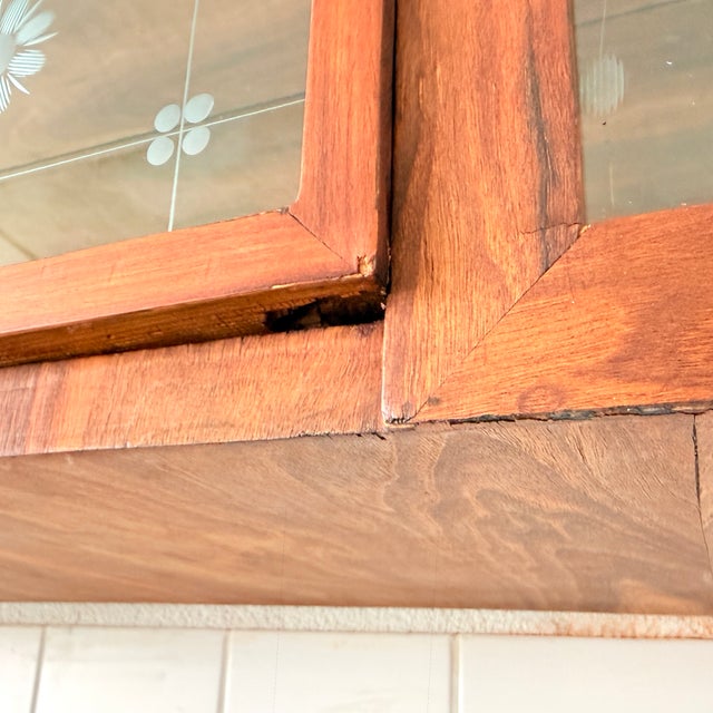 Art Deco Style Wall-Mounted Display Cabinet with Floral Engraving, 1950s For Sale - Image 13 of 15