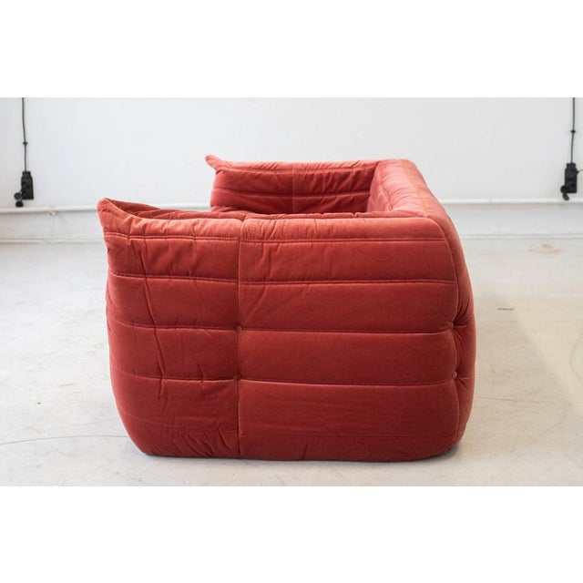 Vintage Two-Seat Togo Sofa with Arms in Burgundy Velvet by Michel Ducaroy for Ligne Roset, 1970s For Sale - Image 12 of 18
