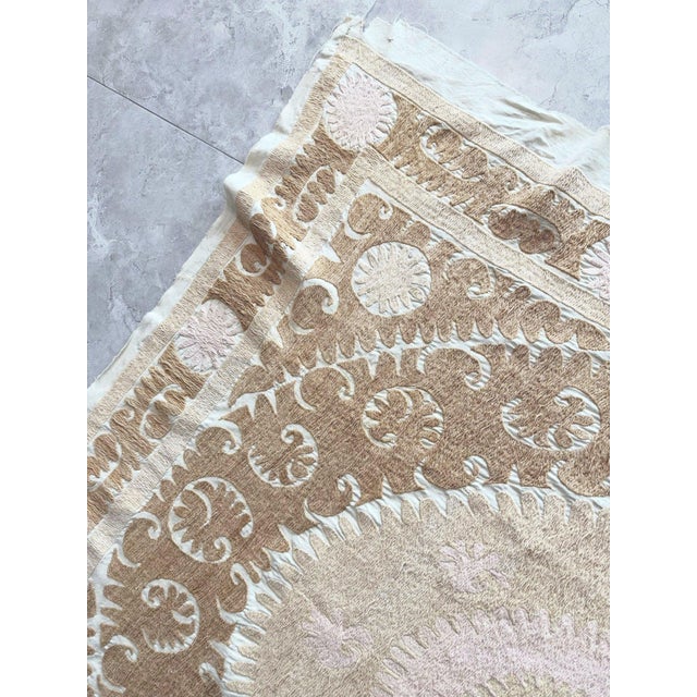 1960s Central Asian Suzani Tablecloth - Mid 20th Century Textile - 4'11'' X 5'1'' For Sale - Image 5 of 9
