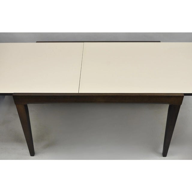 Early 21st Century Calligaris S.p.A Italian Modern Extendable Glass Top Dining Table W/ Hidden Leaf For Sale - Image 5 of 17