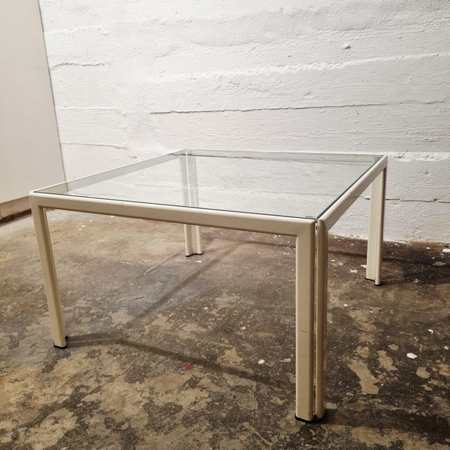 Contemporary Small Corner Coffee Table in White Lacquered Metal with Glass Top, 1970s For Sale - Image 3 of 9
