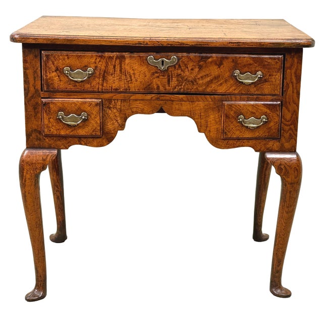 Georgian Quilted Elm Lowboy, 1720s For Sale - Image 11 of 12