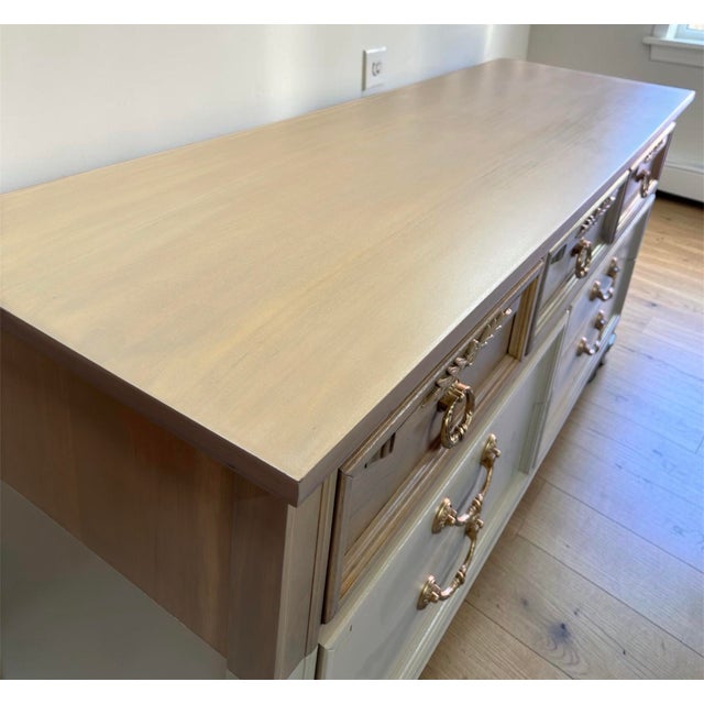 1970s Refinished Elegant Hollywood Regency Dixie Furniture Dresser in Cream & Natural Oak Tones For Sale - Image 9 of 10