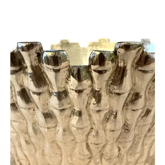 Mid 20th Century Chinoiserie Style Brass Faux Bamboo Sunburst Cache Pot / Planter / Vide Poche, in the Manner of Mottahedeh Designs For Sale - Image 5 of 6