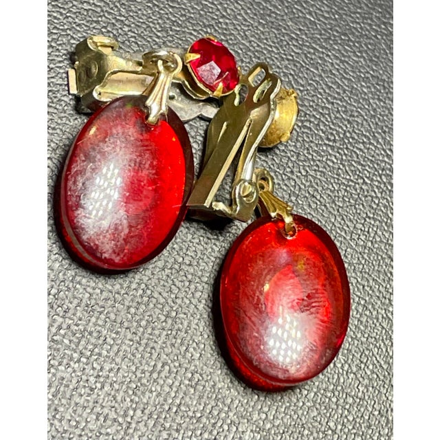 Coro 1950s Unsigned Coro Style Victorian/Neoclassical Revival Gold Cameo Cip-Back Earrings For Sale - Image 4 of 6