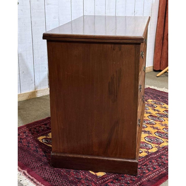 19th Century Victorian Mahogany Chest of Drawers For Sale - Image 13 of 16