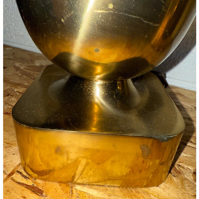 1970s Mid-Century Modern Teardrop- Or Genie-Form Polished Brass Table Lamp For Sale - Image 4 of 7