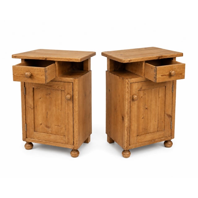 Victorian English Pine Bedside Cabinets with Drawer & Cupboard, 1880s, Set of 2 For Sale - Image 9 of 9