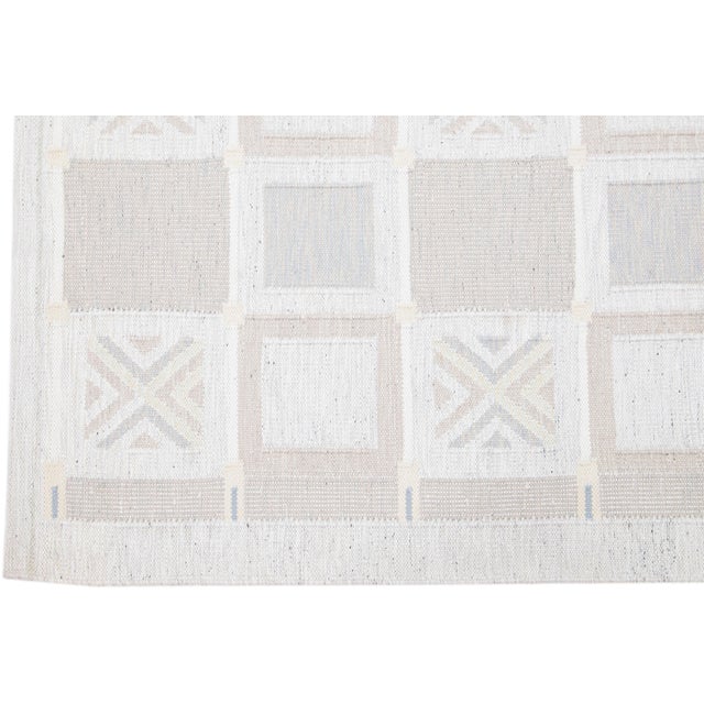 Early 21st Century Modern Flatweave Geometric Light Gray Hand-Knotted Wool Rug by Doris Leslie Blau For Sale - Image 5 of 6