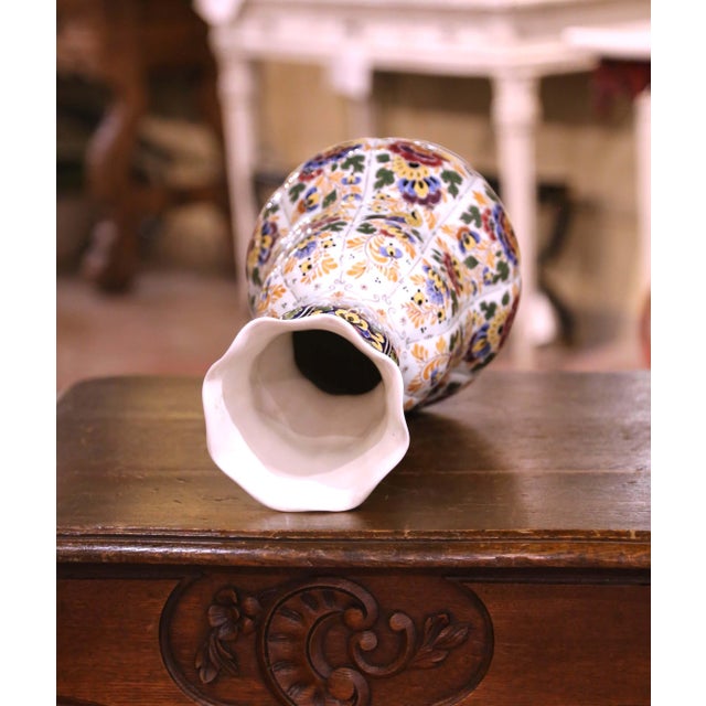 Mid-Century Dutch Hand-Painted Polychrome Faience Vase by Ram Delft For Sale In Dallas - Image 6 of 8