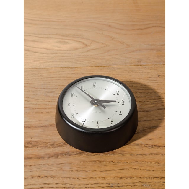 Small Mid-Century Satin Black GPO Slave Clock from Magneta, England, 1950s For Sale - Image 10 of 10