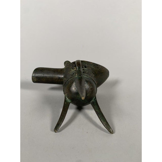 15th Century & Earlier Bronze tripod cup "Jue", China, Ming dynasty (1368-1644) For Sale - Image 5 of 11