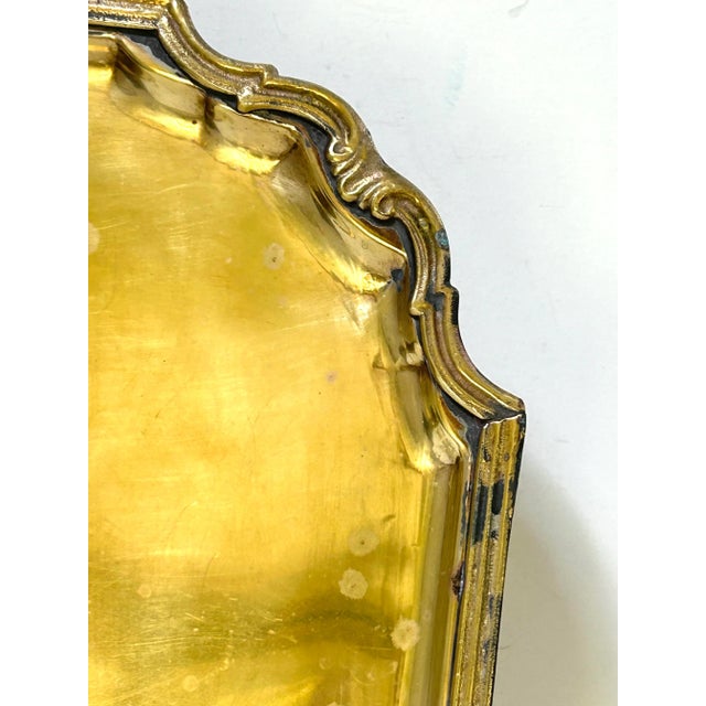 American Vintage Square Brass Tray With Scalloped Corners – Hollywood Regency Brass Tray For Sale - Image 3 of 12