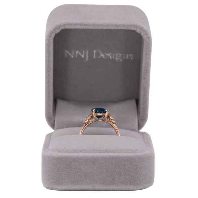 3.2Ct London Blue Topaz Ring With Earth-Mined Diamond Accents: Solid 14k Gold, Size 6.75 For Sale - Image 4 of 10