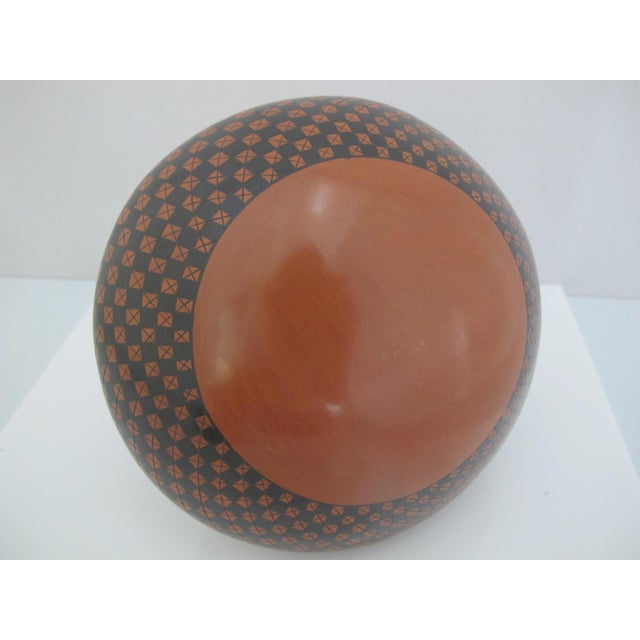 Mata Ortiz Olga Quezada Mexico Geometric Checkerboard Pottery Wedding Vase For Sale - Image 10 of 10