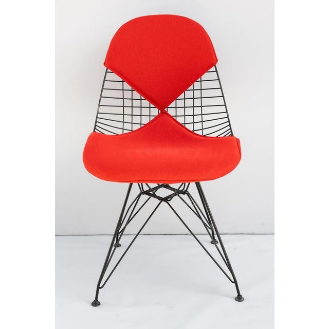 Set of six wire chairs by charles & ray eames for herman miller, made in italy, 1970s. Very elegant set of six wire chairs...