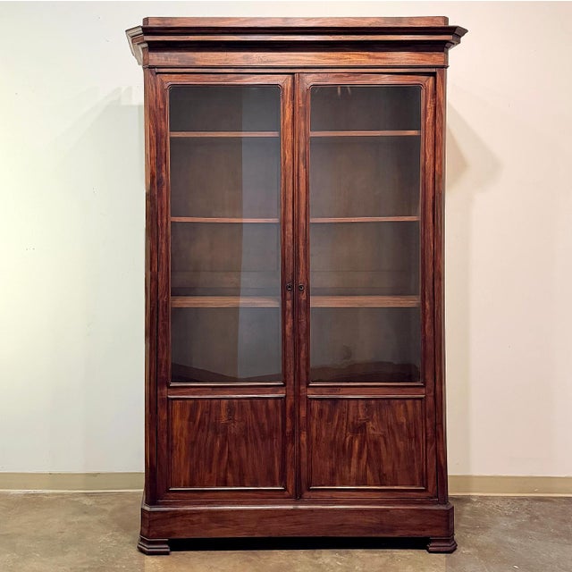 Auburn 19th Century French Louis Philippe Mahogany Bookcase With Glazed Doors For Sale - Image 8 of 16