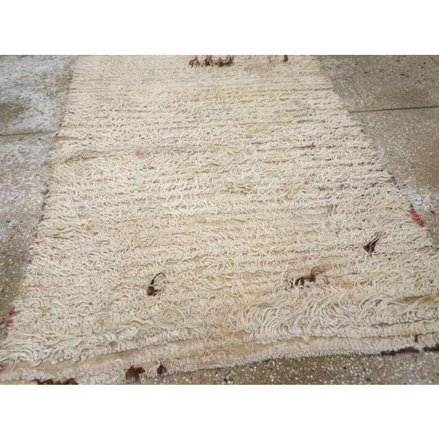 Ivory Galerie Shabab Collection Mid-20th Century Turkish Tulu Rug For Sale - Image 8 of 10