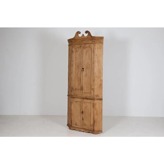 English George III Pine Corner Cupboard For Sale - Image 5 of 13