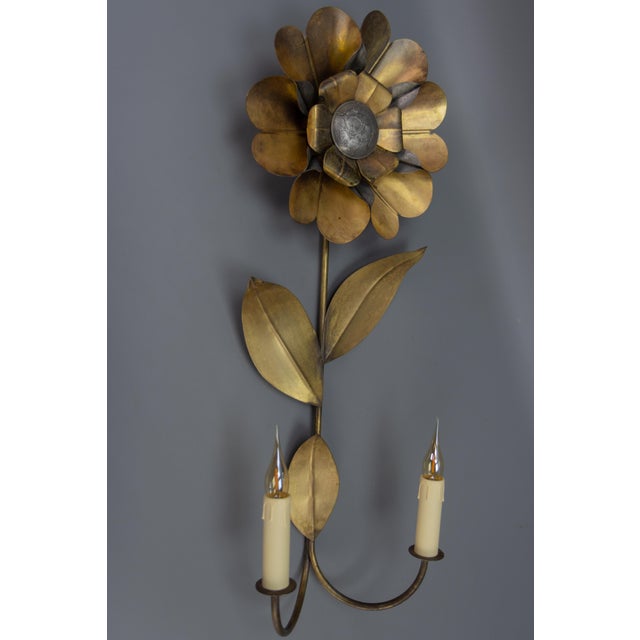Metal Mid-Century Modern Brass and Metal Flower-Shaped Twin Arm Sconce, France, 1950s For Sale - Image 7 of 18
