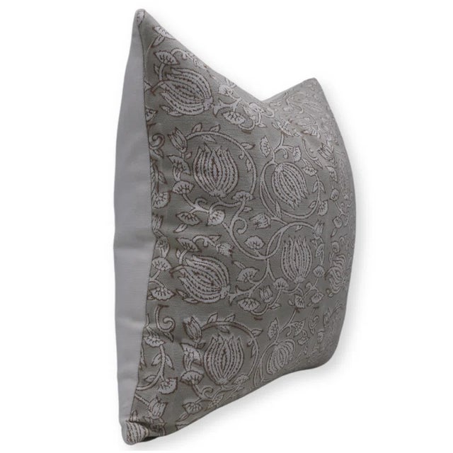 Make a bold statement with our 6Kamal throw pillows, crafted from Thick cotton white for exceptional luxury and...