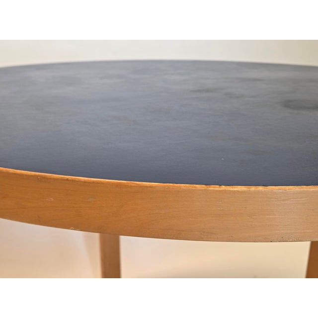 Blue 90A Table in Blue Linoleum by Alvar Aalto for Artek, Finland, 1950s For Sale - Image 8 of 16