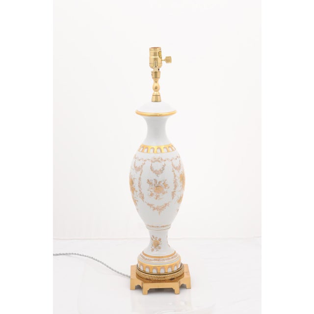1950s Pair of Gilt Porcelain Regency Lamps by Marbro Lamp Co. - 1950s For Sale - Image 5 of 11