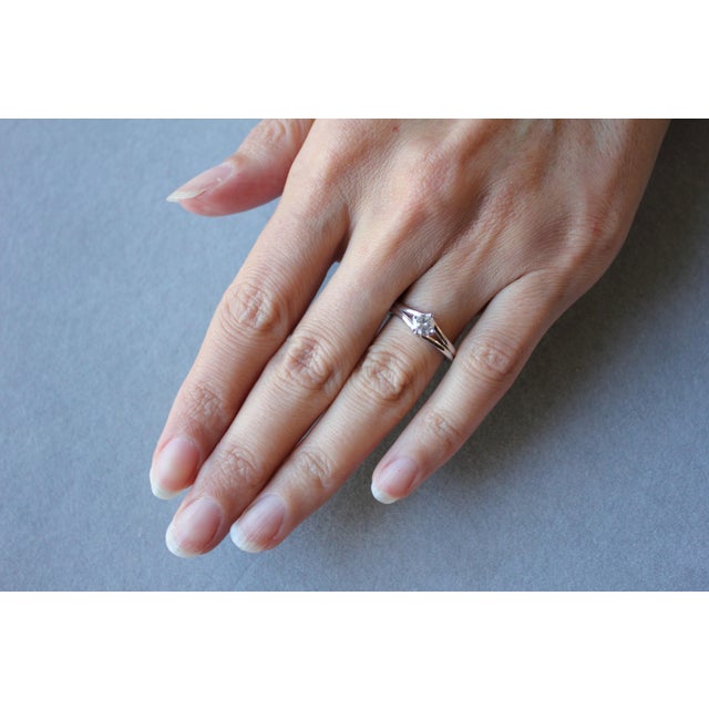 Vintage Style Brilliant Cut Round Shape Silvery Grey White Diamond Solitaire 18k, Size 6.5 For Sale In Washington DC - Image 6 of 7