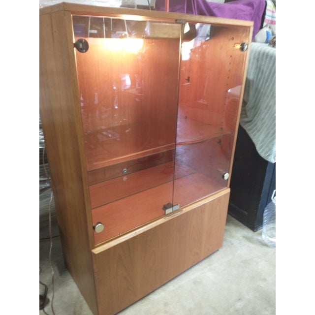 Mid-Century Modern 1970s Mid-Century Dixie Furniture Liquor Cabinet/Display Case For Sale - Image 3 of 12