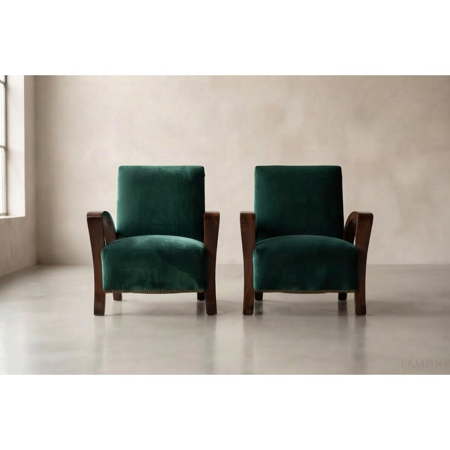 1930s Hungarian Art Deco Lounge Armchairs in Green Velvet with Curved Wooden Armrests, 1930s, Set of 2 For Sale - Image 5 of 5