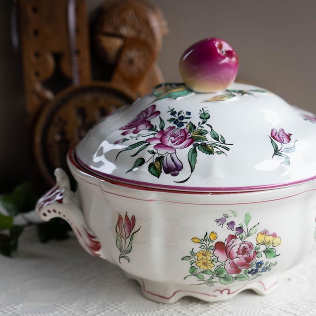 Add a burst of colour and charm to your dining table with this exquisite Antique Lunéville Soup Tureen. Hand-painted with...