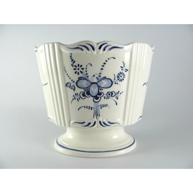 Villeroy & Boch Vintage Chinoiserie Blue & White Floral Bud Flower Holder With Frog Vase For Sale - Image 4 of 10