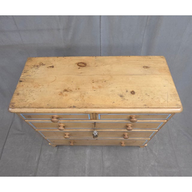 Antique English Edwardian Natural Pine Chest of Drawers With Blue French Line For Sale In Denver - Image 6 of 6