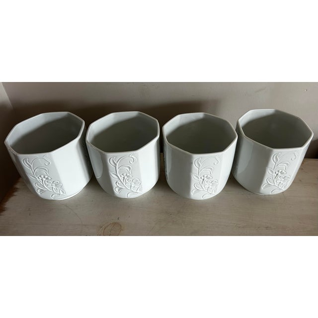 1980s Set of Four Limoges Glazed White Pottery Octagonal Planters With Floral Motif ~ Made in France For Sale - Image 5 of 10