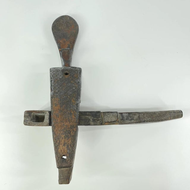 Brown Early 20th Century Dogon Door Lock Mali MATTER COLLECTION For Sale - Image 8 of 8