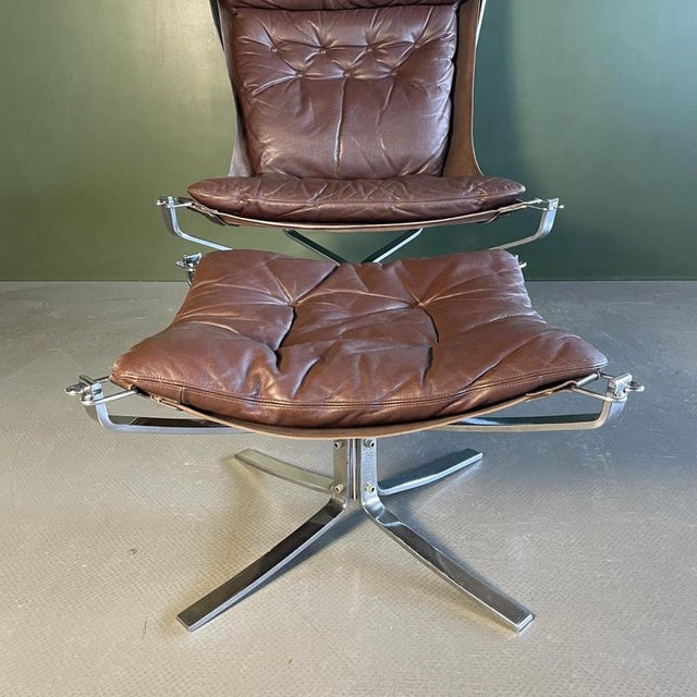 Set of Brown High-Backed Falcon Chair with Ottoman by Sigurd Resell For Sale - Image 6 of 10