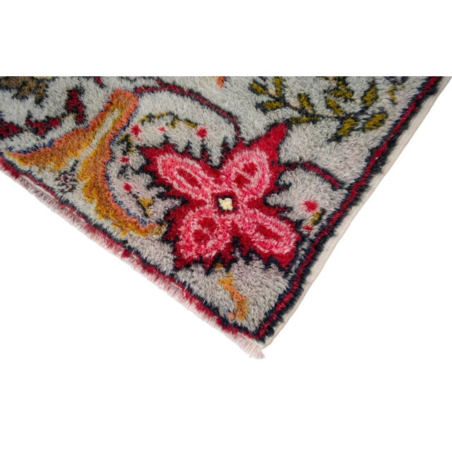 1970s Vintage Hand Knotted Colorful Turkish Rug - 4′11″ × 8′8″ For Sale - Image 11 of 12