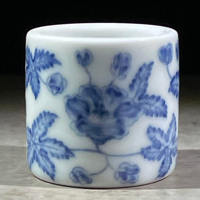 Blue & White Porcelain Thumb Ring With Floral Motif For Sale - Image 9 of 9