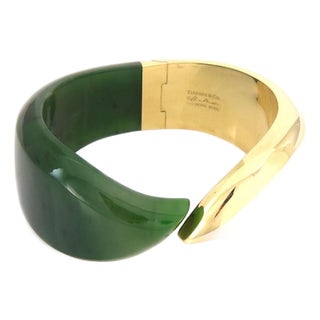 Mid 20th Century Tiffany & Co. Elsa Peretti Green Jade 18k Yellow Gold Cuff Bangle Bracelet For Sale