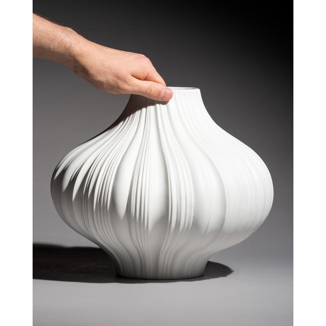 Rosenthal Pleated Matte White Porcelain Vase by Martin Freyer for Rosenthal, 1994 For Sale - Image 4 of 12