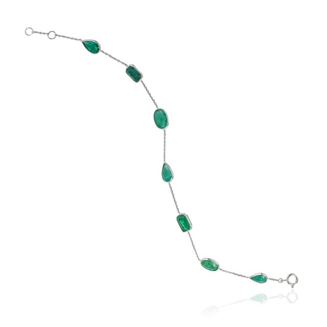 Metal Vivid 2.84ct Emerald Multi-Shape Station Chain Bracelet in 14k White Gold For Sale - Image 7 of 18