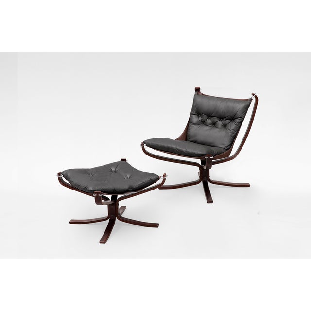 Wood Set of Vintage Falcon Chairs and Ottoman in Brown Leather and Plywood by Sigurd Ressell for Vatne Møbler, 1970s For Sale - Image 7 of 7