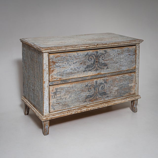 This solid pinewood chest of drawers, originating from South Germany between 1835 and 1840, features two full-width...