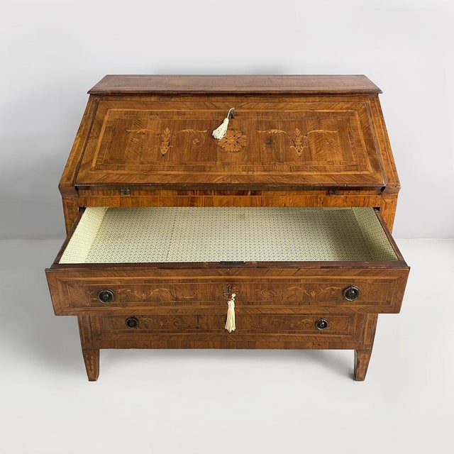 Italian Drop-Leaf Chest of Drawers in Inlaid Wood, 1700s For Sale - Image 4 of 18