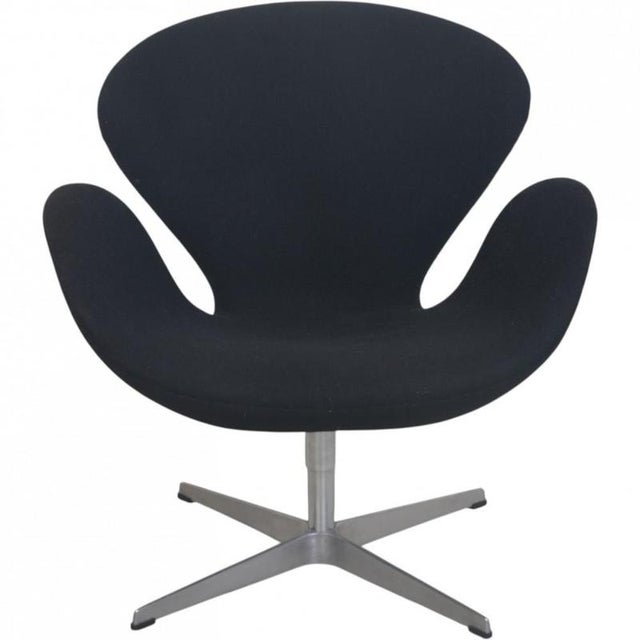 Swan Chair in Black Hallingdal Fabric by Arne Jacobsen, 2006 For Sale - Image 16 of 16